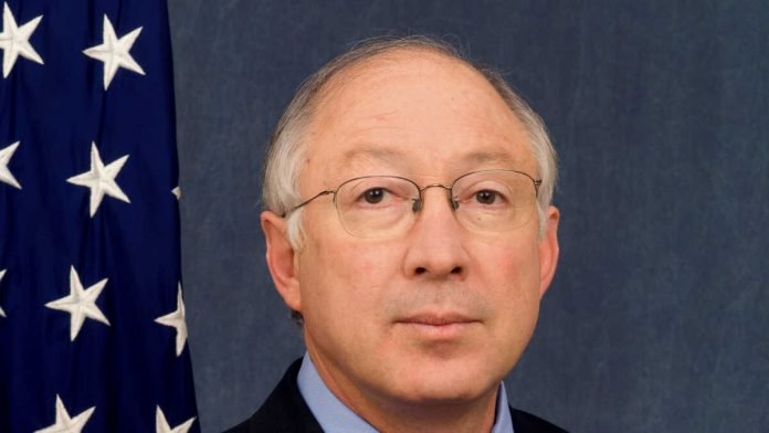 KEn Salazar