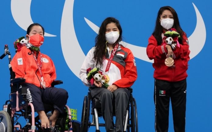 Medalla bronce natación