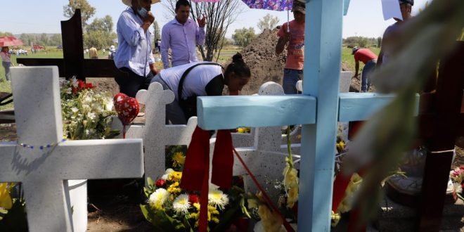 Familiares de las víctimas mortales solicitan apoyos a gobierno federal sobre todo para las y los niños que quedaron huérfanos después de la tragedia