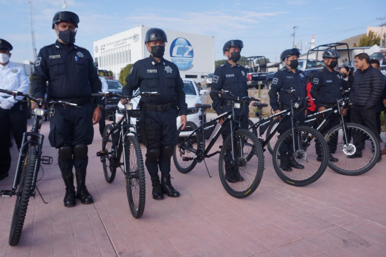 entrega de bicicletas a policias