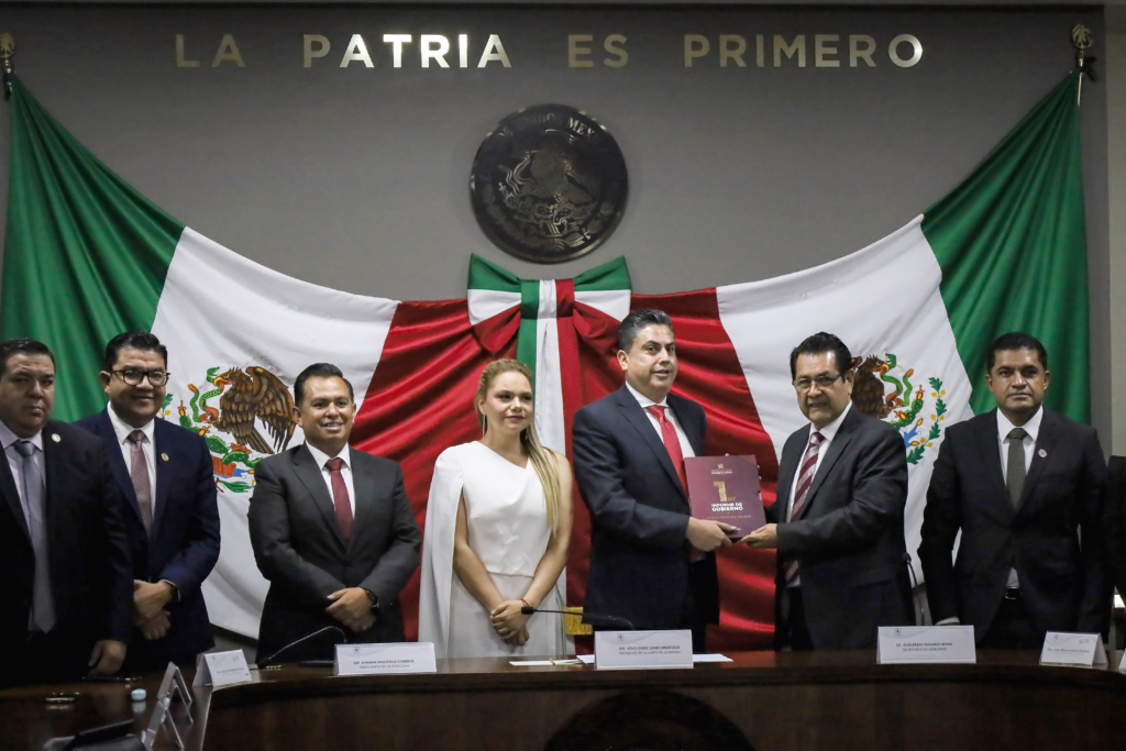 Guillermo Olivares entrega el Primer Informe de Gobierno al Congreso ...