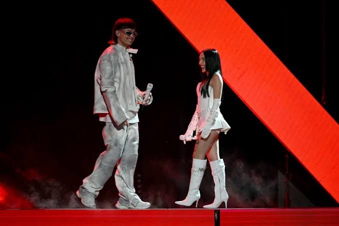 Peso Pluma, Bad Bunny Y Karol G Arrasan En Los Premios Billboard Latin ...